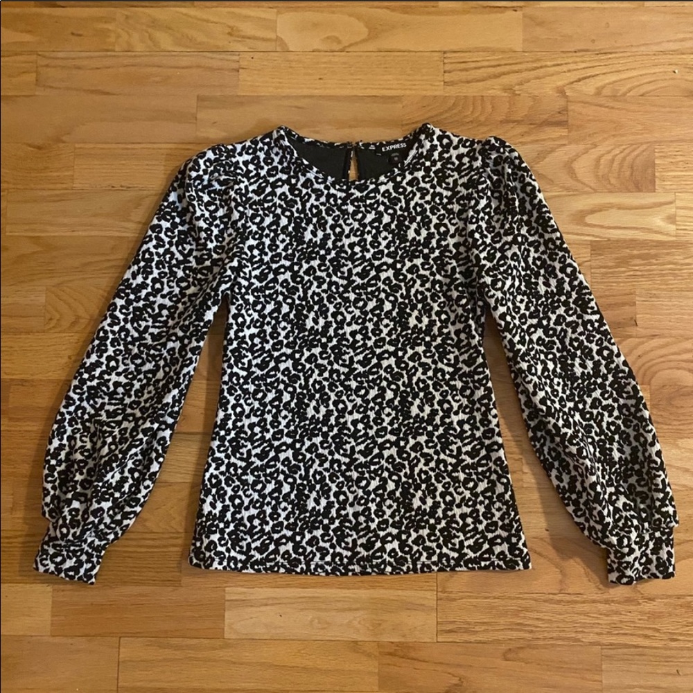 Cute & Classy Top!